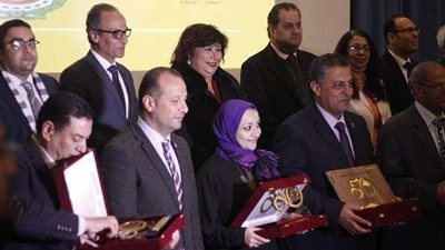 وزيرة الثقافة توزع جوائز معرض القاهرة الدولي للكتاب