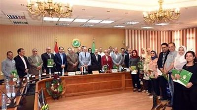 محافظ الشرقية يُكرم جميع المشاركين في إعداد الخطة الإستراتيجية
