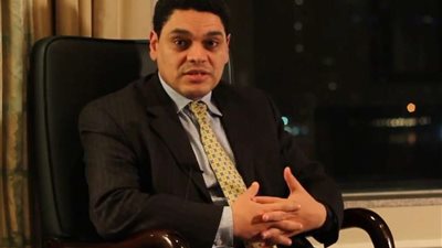 معتز عبد الفتاح: الاستفتاء هو الحل.. و