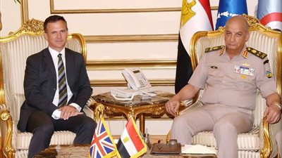 بالفيديو.. لقاء وزير الدفاع بنظيره البريطانى والوفد المرافق له