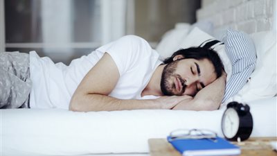 فوائد صحية عند ضبط مواعيد نومك.. تعرف عليها