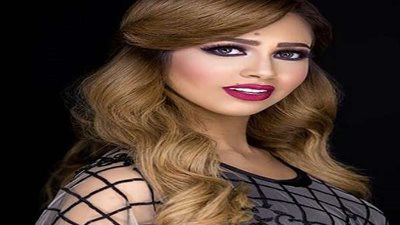 رنا سماحة تقضي إجازتها وتعلق: أنا بشرب جوز هند