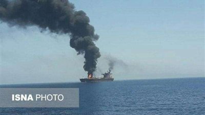ننشر صورة جديدة لناقلة النفط المشتعلة في عمان
