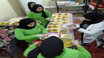 فرق الإنقاذ توزع وجبات ساخنة على المشردين تنفيذًا لمبادرة 