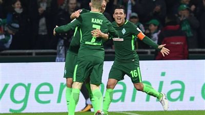 بوروسيا تتعادل مع دورتموند 1ــ1 في الشوط الأول