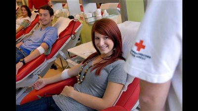 بمناسبة اليوم العالمي للتبرع بالدم.. ماذا يحدث للدم بعد التبرع؟