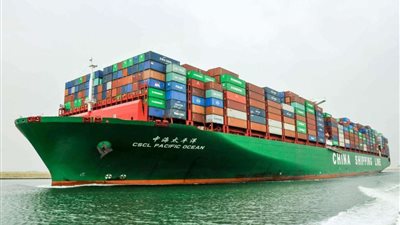 قناة السويس تسجل أعلى حمولة يومية في تاريخها بـ 5.8 مليون طن