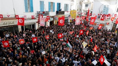 احتجاج آلاف المدرسين في تونس للمطالبة بتحسين أوضاعهم المالية