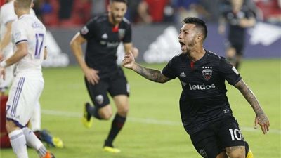 الأهلي السعودي يفاوض الأرجنتيني لوسيانو أكوستا