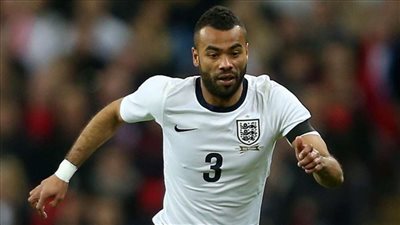 أشلي كول يختار أفضل تشكيلة لعب بجانبها