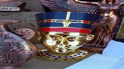 إحباط تهريب 73 ألف قطعة أثرية مقلدة عبر ميناء بورسعيد