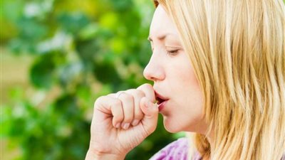 بدون أدوية.. 5 علاجات منزلية للتخلص من السعال في فصل الصيف