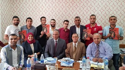 إعلام الأزهر يناقش مشروعات تخرج طلاب الفرقة الرابعة 