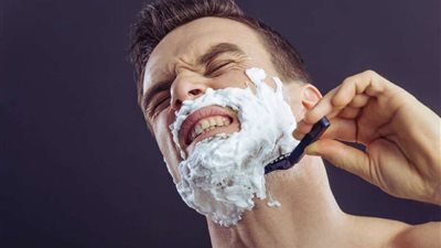 احذرها.. 5 أخطاء يرتكبها الرجال أثناء حلاقة 