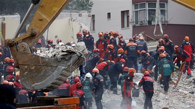 ارتفاع عدد ضحايا انهيار مبنى باسطنبول إلى10 قتلى والأرقام مرجحة للارتفاع