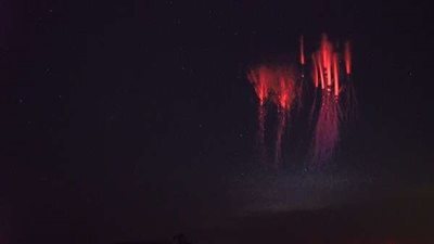 بالفيديو.. أضواء غريبة تظهر في سماء أمريكا