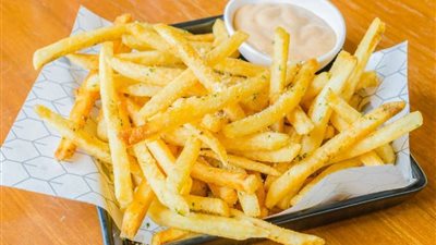 احذري.. 4 مخاطر صحية لتناول البطاطس المقلية أثناء الحمل