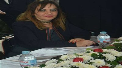 أمينة المرأة بـ 