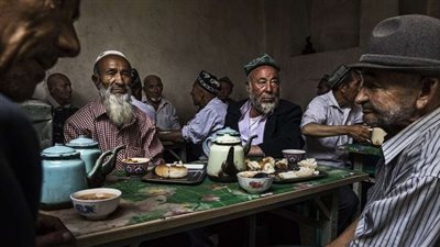آخرها لحم الخنزير..استمرار مسلسل الخناق الصيني على مسلمي الإيغور