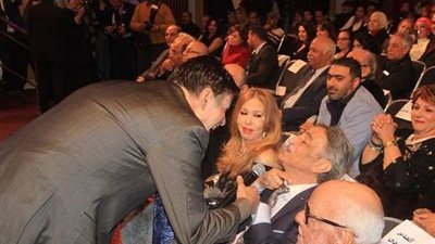 إيمان البحر درويش يحيي المهرجان الكاثوليكي