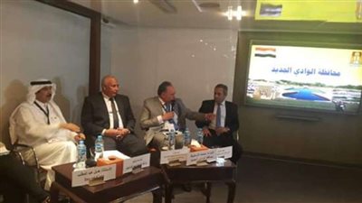 محافظ الوادي الجديد يشارك في اجتماع جمعية رجال الأعمال المصريين