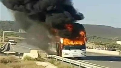 نشوب حريق في أتوبيس رحلات بحدائق القبة