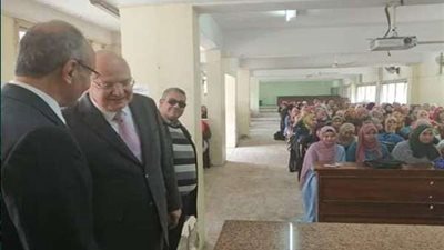 رئيس جامعة الزقازيق يتفقد انتظام الدراسة أول أيام الترم الثاني