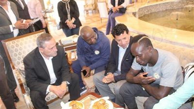 صور.. وزير الرياضة يتناول الإفطار مع ساديو ماني