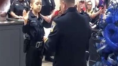 روح القانون تنتصر.. قصة أصغر شرطية في العالم