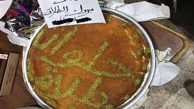 بالفيديو.. أردني يحتفل بطلاقه بتوزيع 