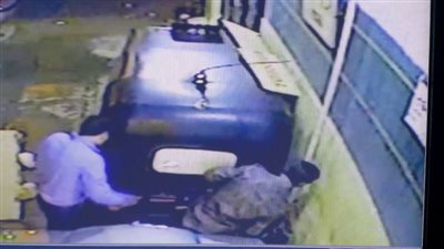 ضبط عاطل ولصين بعد سرقة 