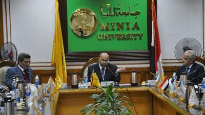 انعقاد مجلس عمداء طارئ بجامعة المنيا استعداداً لبدء الفصل الدراسي الثاني