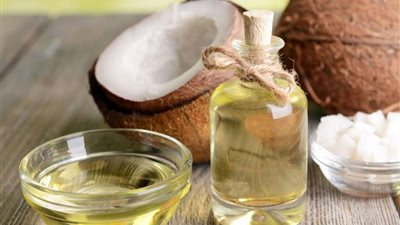 تحلية الأطعمة وتنظيف الأذن.. 5 استخدامات سحرية لزيت جوز الهند