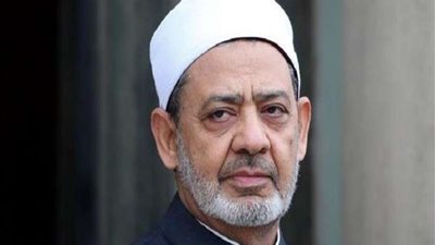 وعده بالتمسك بوصايا فضيلته .. محمد صلاح يجري اتصالا هاتفيا ب شيخ الأزهر