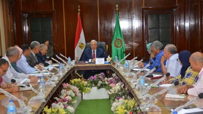 محافظ الدقهلية يطالب بسرعة إنهاء إجراءات تقنين الأوضاع للمواطنين