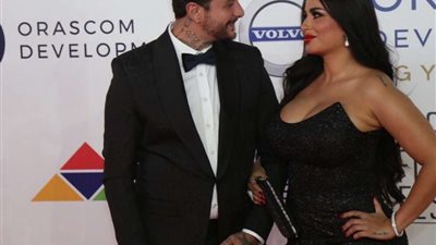 بالفيديو.. أحمد الفيشاوى يحتفل بعيد ميلاد زوجته