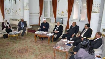 وزير الأوقاف يلتقي لجنة التثقيف العام بالمجلس الأعلى للشئون الإسلامية
