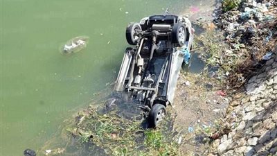 مصرع سيدة وإصابة زوجها إثر سقوط سيارتهما في ترعة بأسوان