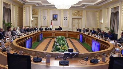 رئيس الوزراء يتابع تنفيذ مشروعي الدائري الأوسطي ومحور المحمودية