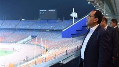 قبل إنطلاق الكان.. تغيير شاشة ستاد القاهرة العملاقة