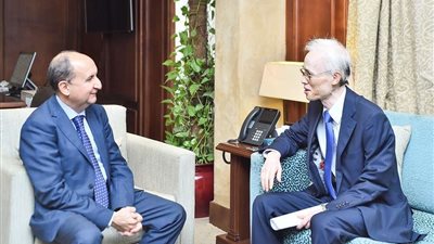 وزير الصناعة يبحث مع سفير اليابان بالقاهرة مستقبل التعاون بين البلدين