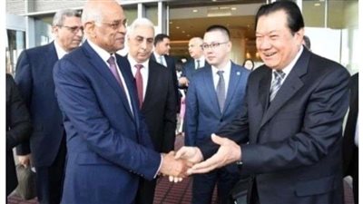 علي عبد العال يصل القاهرة بعد زيارة رسمية للصين