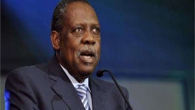 أحمد أحمد يكشف موقف عيسى حياتو من حضور حفل افتتاح أمم أفريقيا