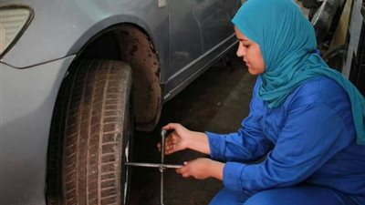 فتيات كسرن قاعدة 