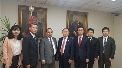 وزير المالية يبحث مع وفد كوري تعزيز التعاون الاقتصادي