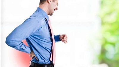 استشاري العمود الفقري يكشف أسباب الإصابة بـ