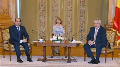 بالصور.. السيسي يلتقي رئيس مجلس الشيوخ الروماني ويؤكد متانة العلاقات بين البلدين