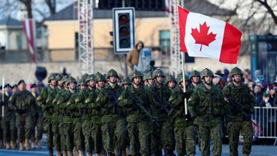 لاتفيا تحظر ارتداء الأزياء العسكرية السوفيتية والنازية في الأماكن العامة