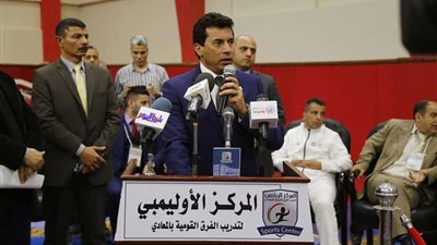 وزير الشباب والرياضة يفتتح البطولة العربية لمواليد 2001-2002