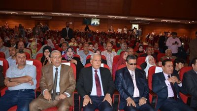 محافظ الدقهلية يشهد حفل تكريم أوائل الابتدائية والإعدادية